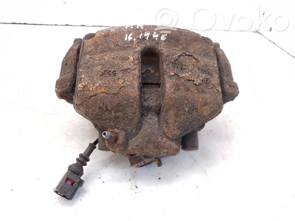 Volkswagen PASSAT B7 Zacisk hamulcowy przedni