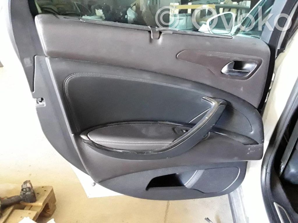 Citroen Berlingo Boczki / Poszycie drzwi tylnych 