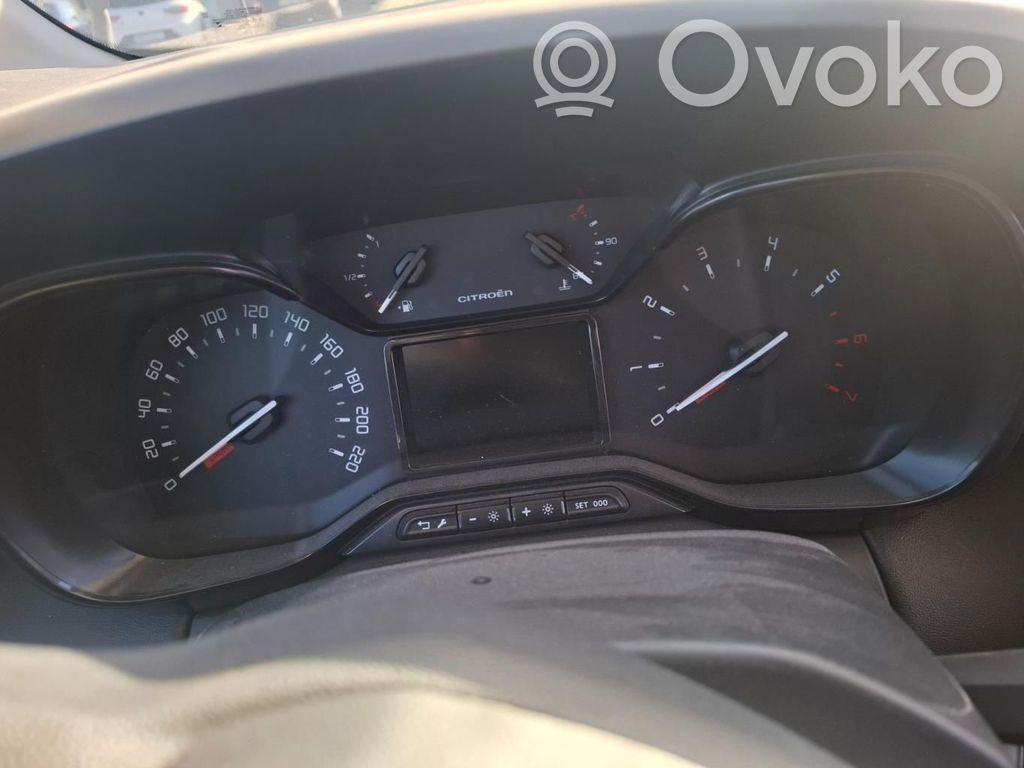 Speedometer (instrument cluster)