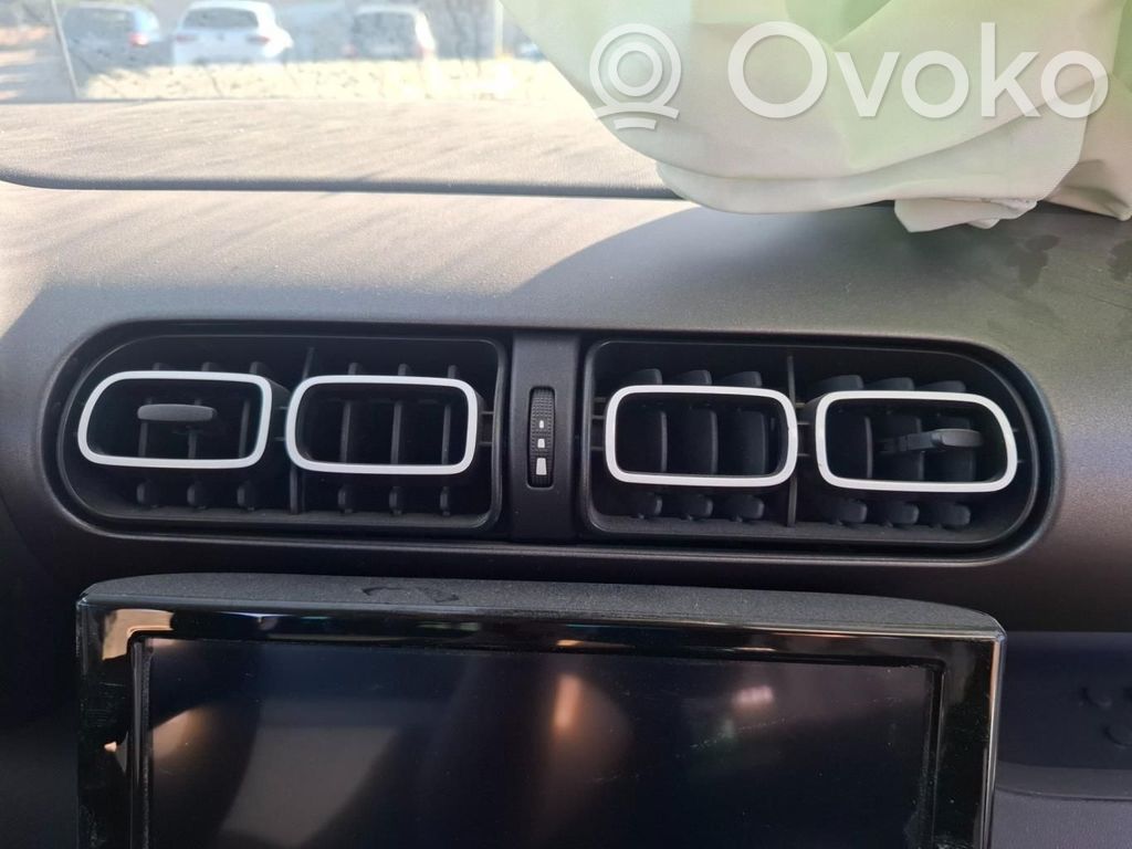 Grille d'aération centrale