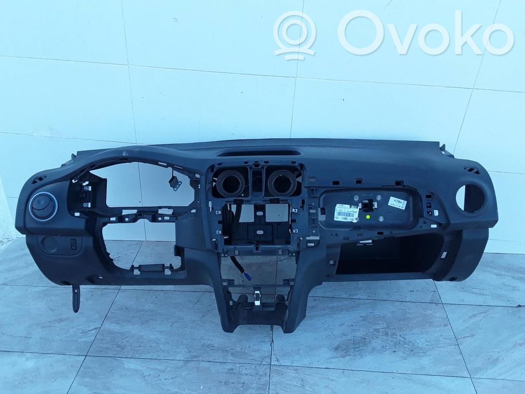 Renault Sandero I Panel de instrumentos 