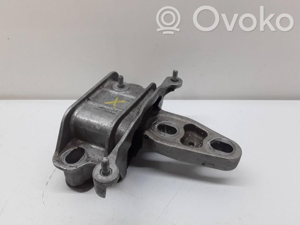 Engine mount bracket   ET767M121AC