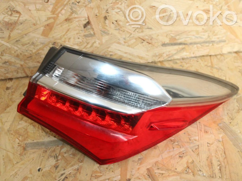 Toyota Corolla E160 E170 Задний фонарь в кузове 