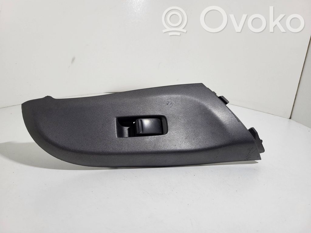 Nissan Almera N16 Electric window control switch 