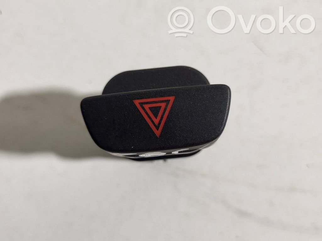 Ford Focus Botón interruptor de luz de peligro 