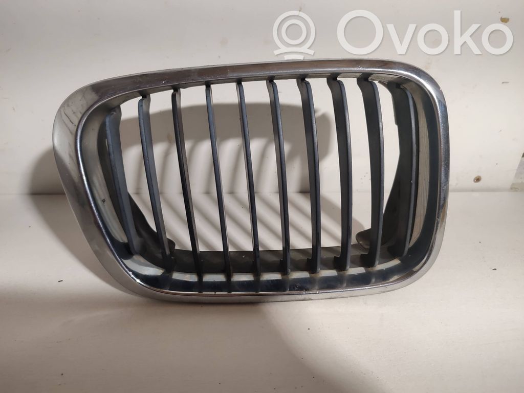 Grille de calandre avant