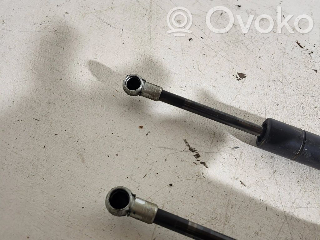 Volvo V70 Tailgate/trunk strut/damper 