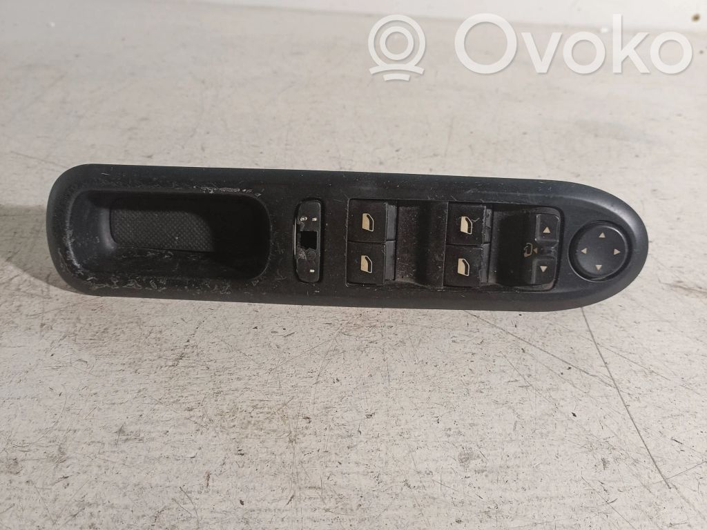 Peugeot 407 Electric window control switch 