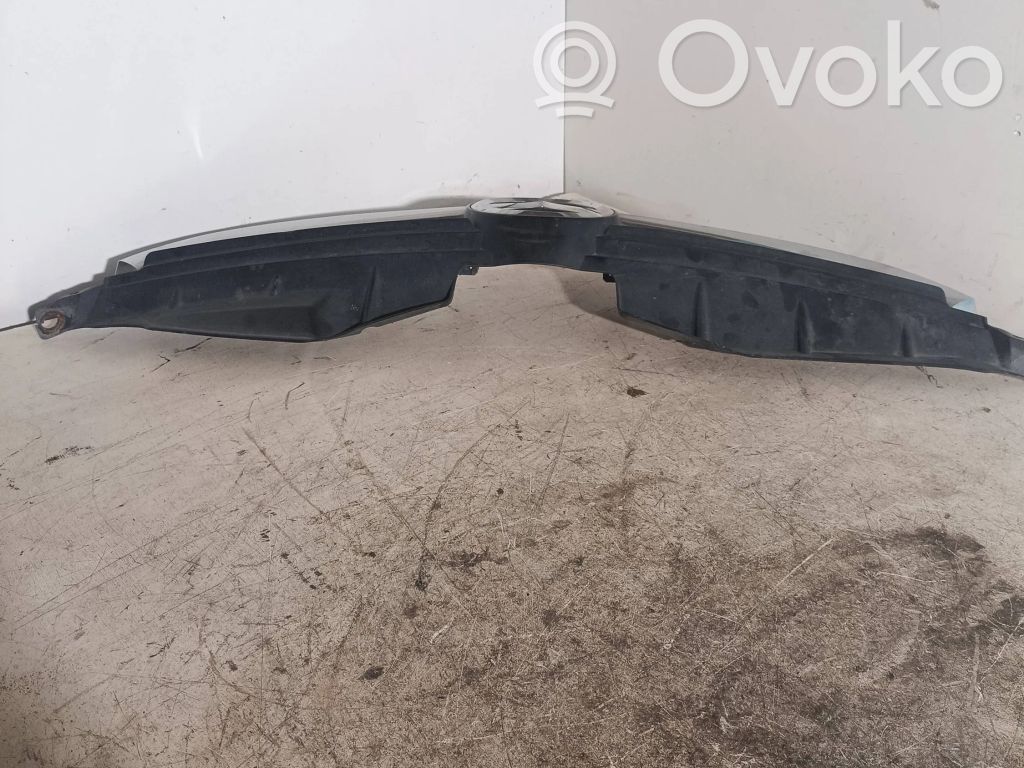 Front bumper upper radiator grill