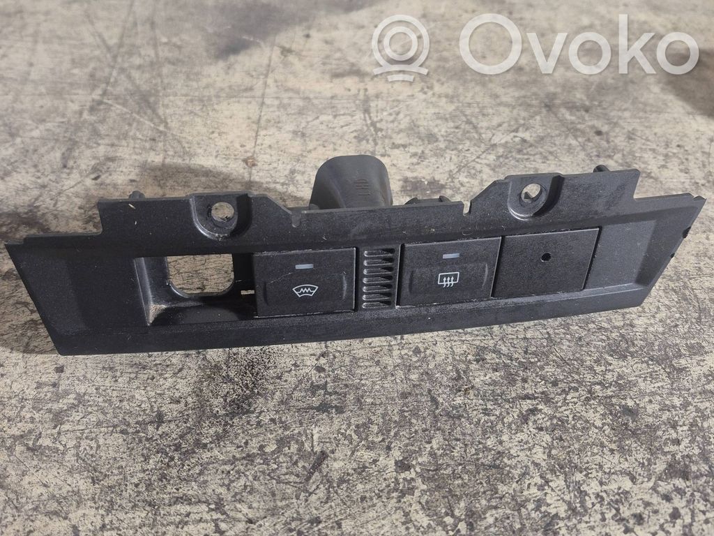 Ford Focus C-MAX Windscreen/window heater switch 
