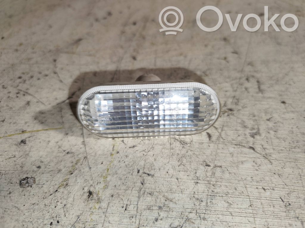 Ford Focus Front fender indicator light 