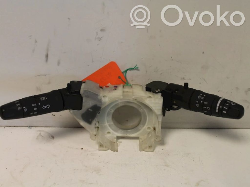 Nissan Micra C+C Pulsanti/interruttori sul volante