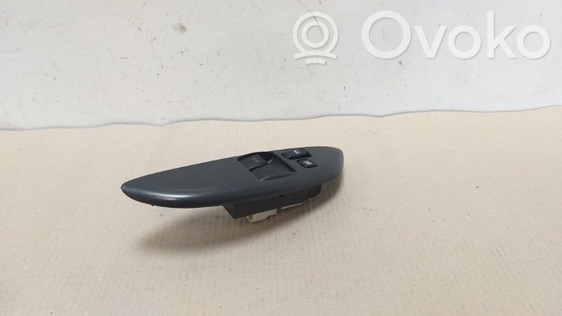 Toyota Yaris Elektrisko logu slēdzis