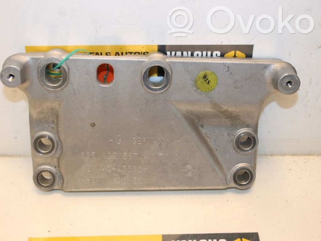 Volkswagen Golf VII Engine mount bracket