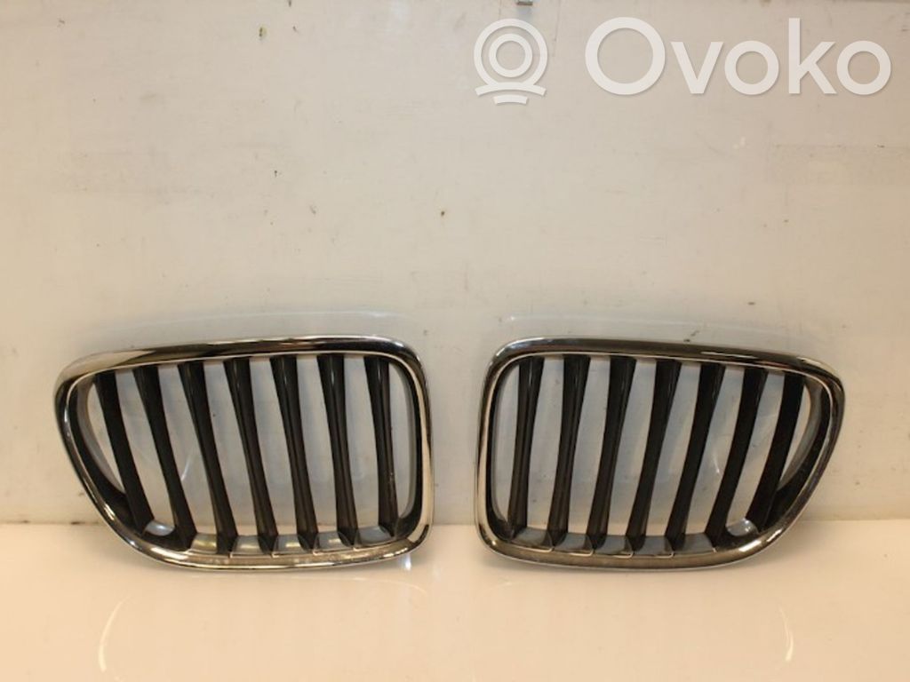 Atrapa chłodnicy / Grill   51112933306,51112993307,51112933306,51112993307