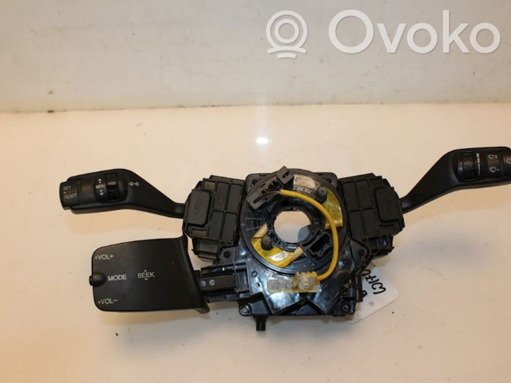 Ford Focus Butoane/comutatoare pe volan 