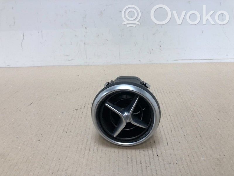 Mercedes-Benz A W176 Dysze / Kratki nawiewu deski rozdzielczej 