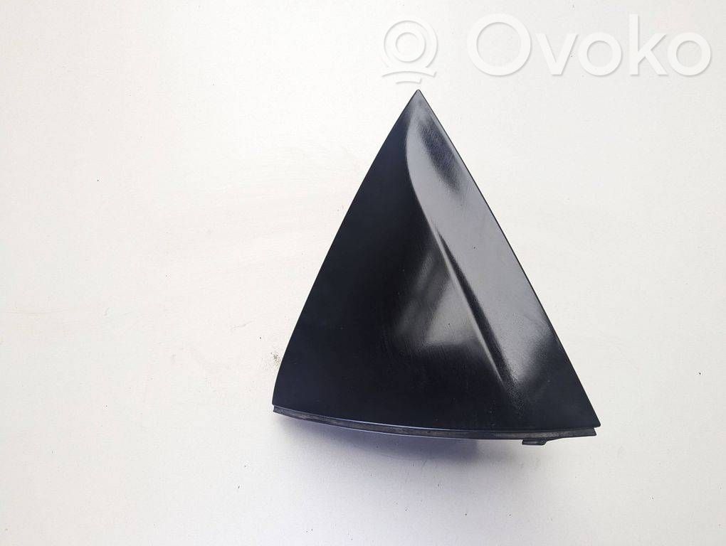 Chrysler Pacifica Tailgate trim 