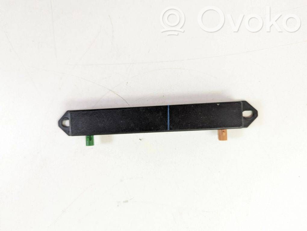 Chrysler Pacifica Antenna control unit 