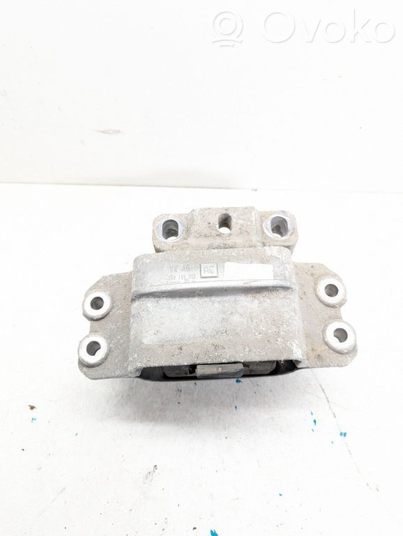 Volkswagen PASSAT B6 Engine mount bracket 