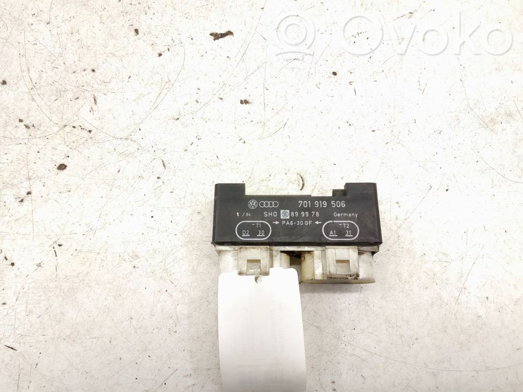 Volkswagen Golf III Coolant fan relay 