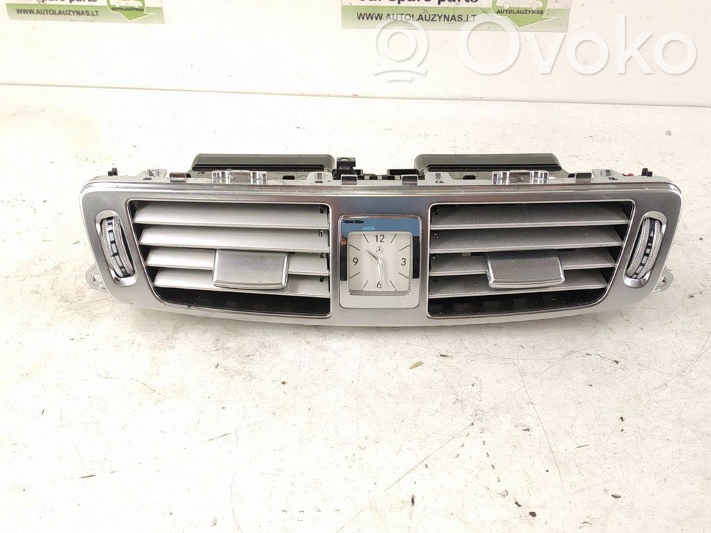 Mercedes-Benz CLS C218 X218 Dash center air vent grill 
