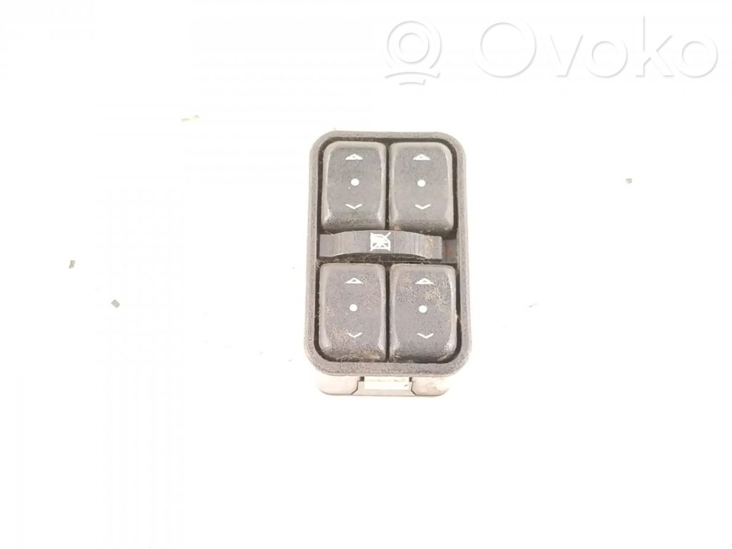 Opel Meriva A Electric window control switch 