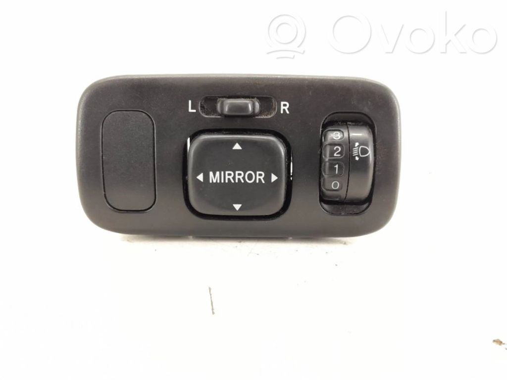 Toyota Yaris Wing mirror switch 