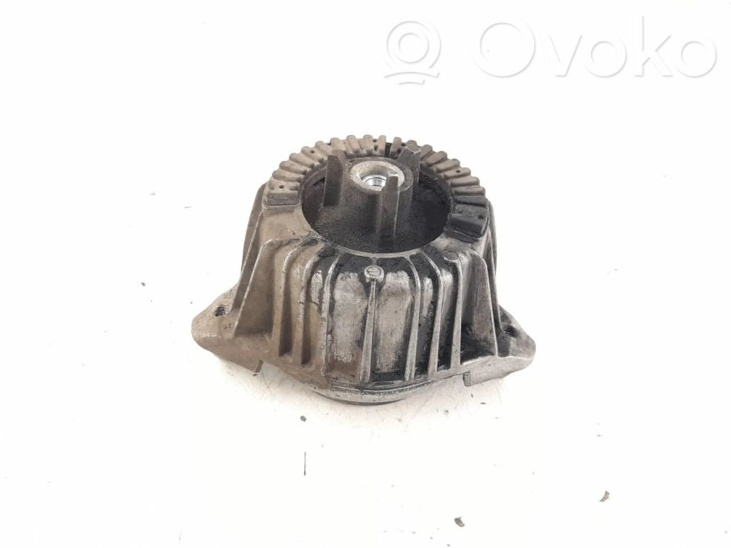 Mercedes-Benz C W204 Engine mount bracket 
