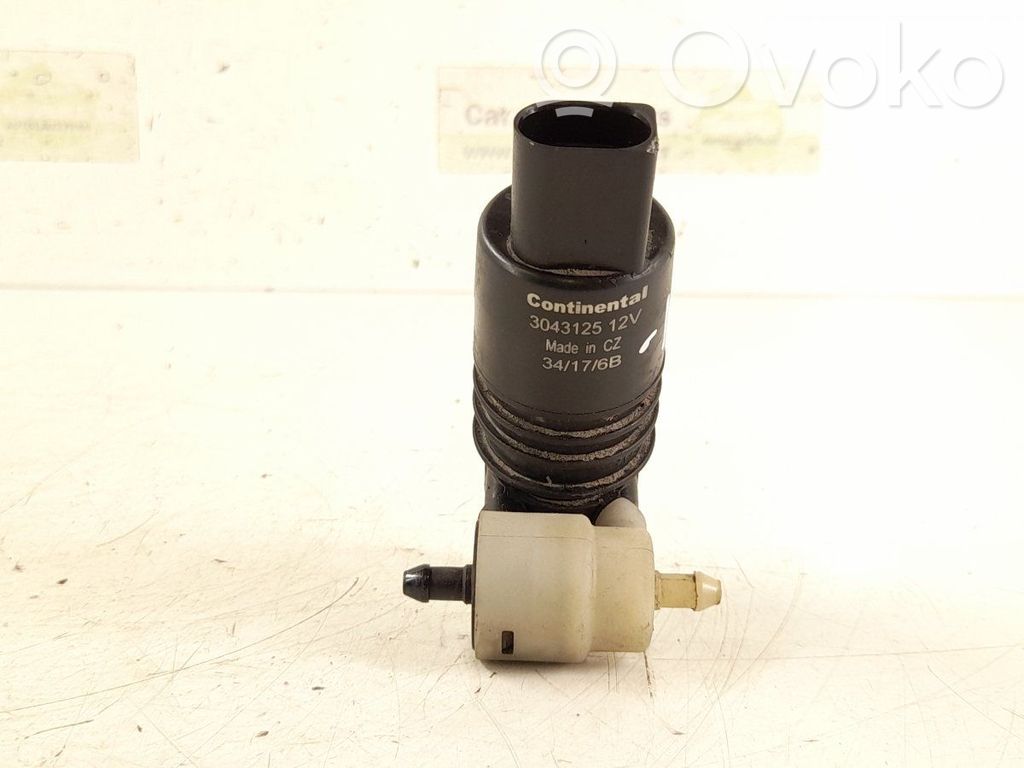 Mercedes-Benz B W245 Windshield washer spray nozzle 