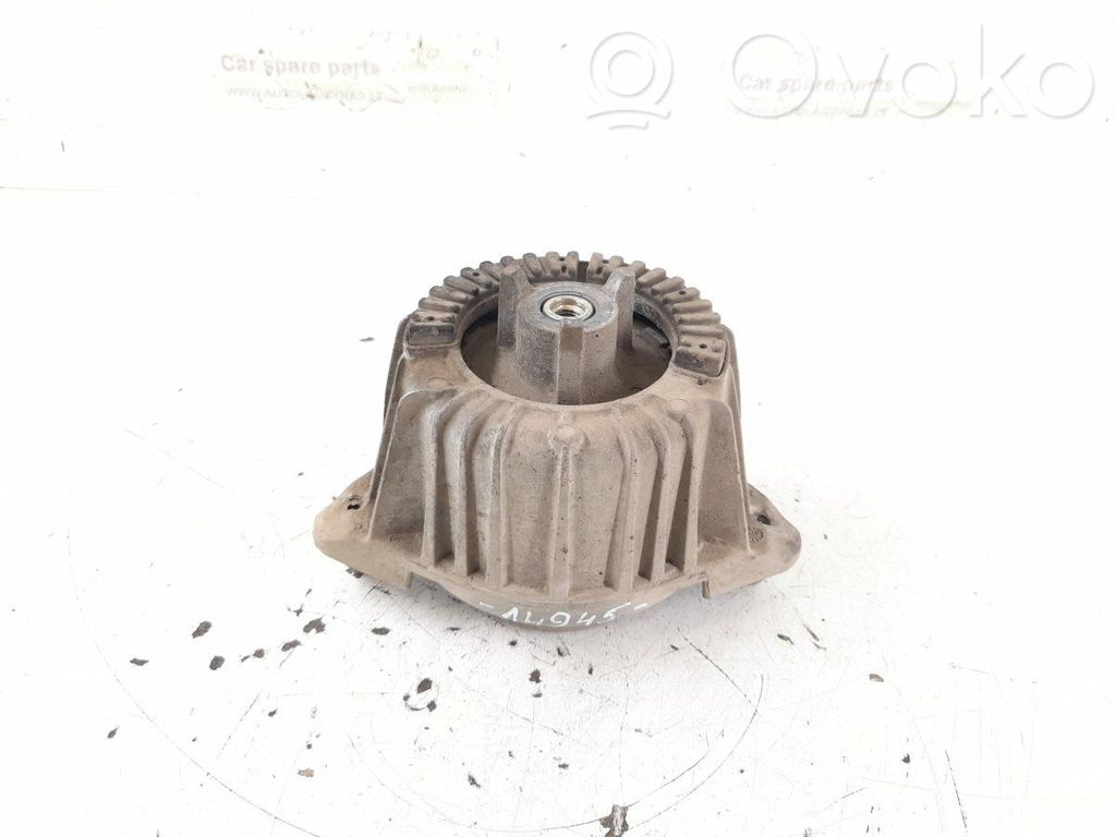 Mercedes-Benz E W212 Engine mount bracket 
