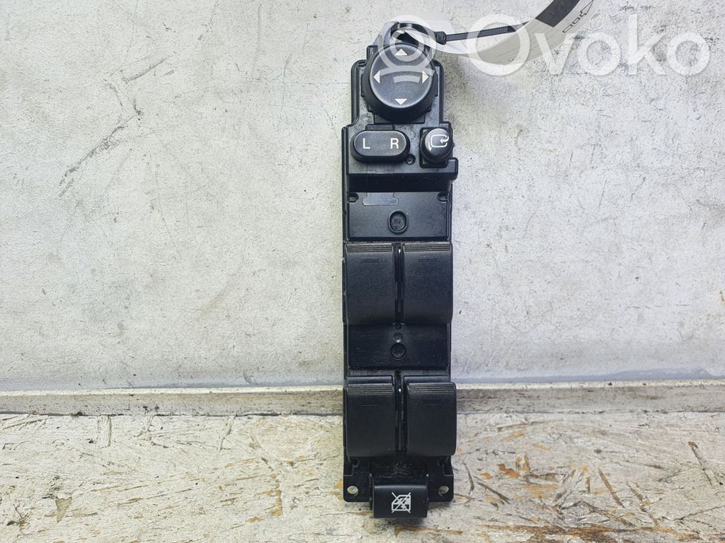 Electric window control switch   GS8T66350A