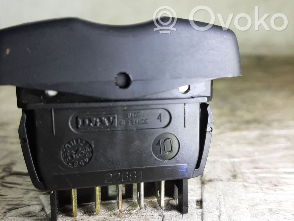 Electric window control switch   22681,22681