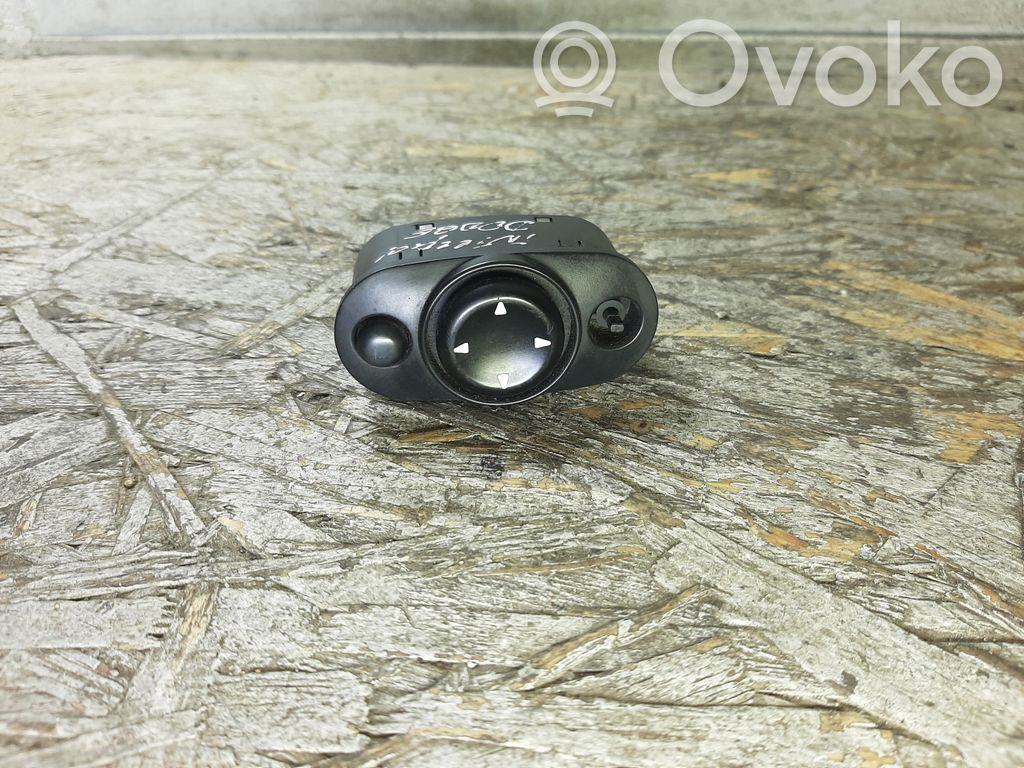 Wing mirror switch   4601753,39754D