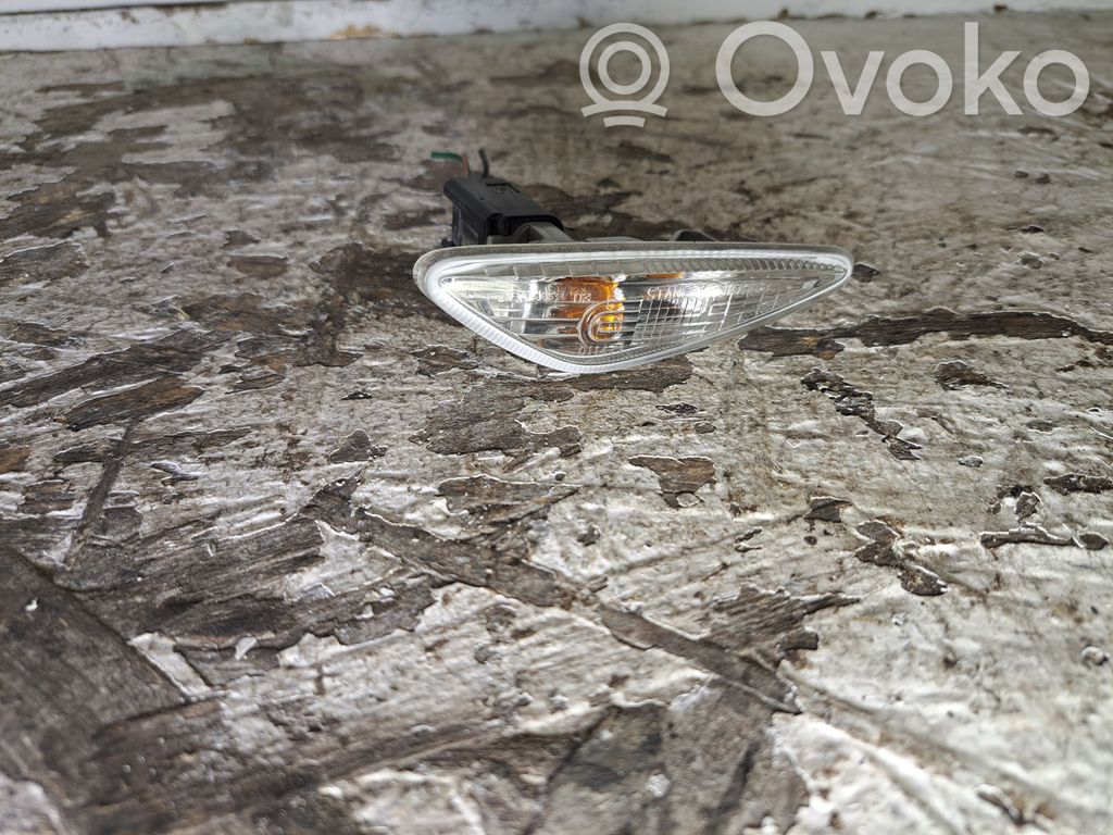 Front fender indicator light   E11011471,011471,51130