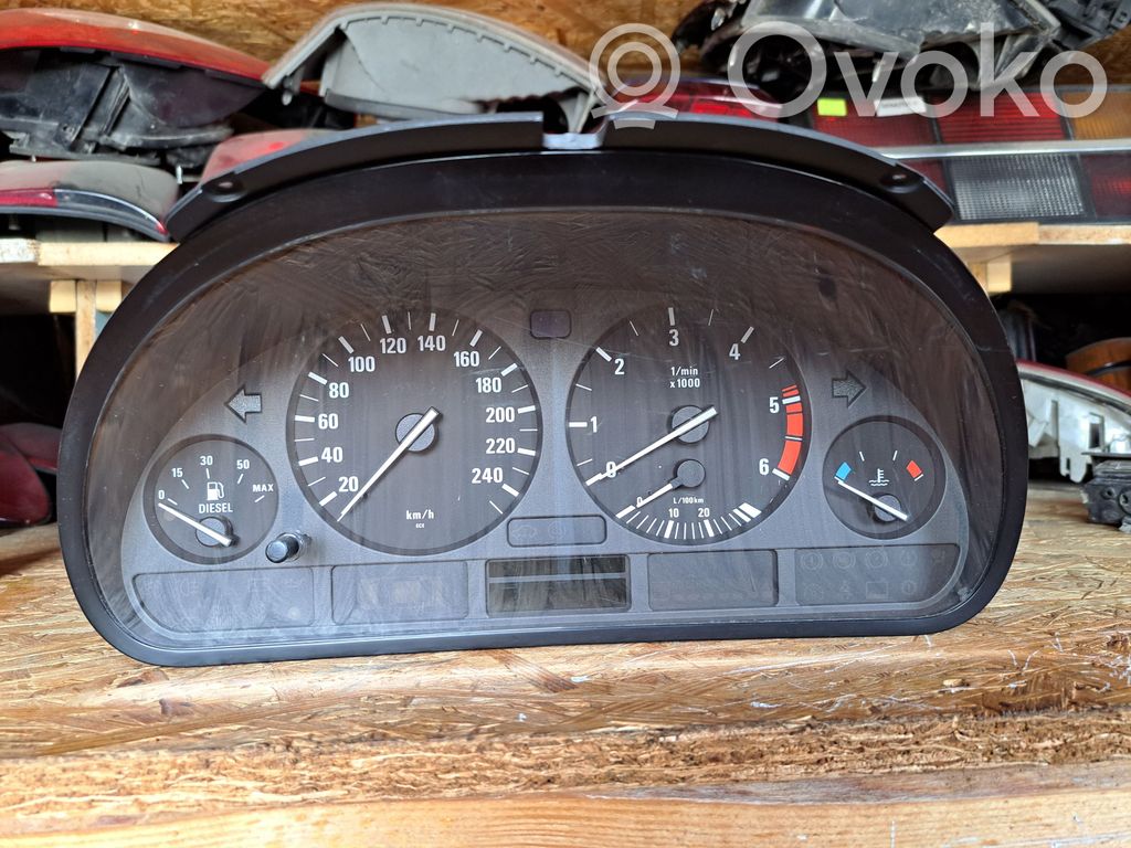 BMW 5 E39 Spidometrs (instrumentu panelī) 