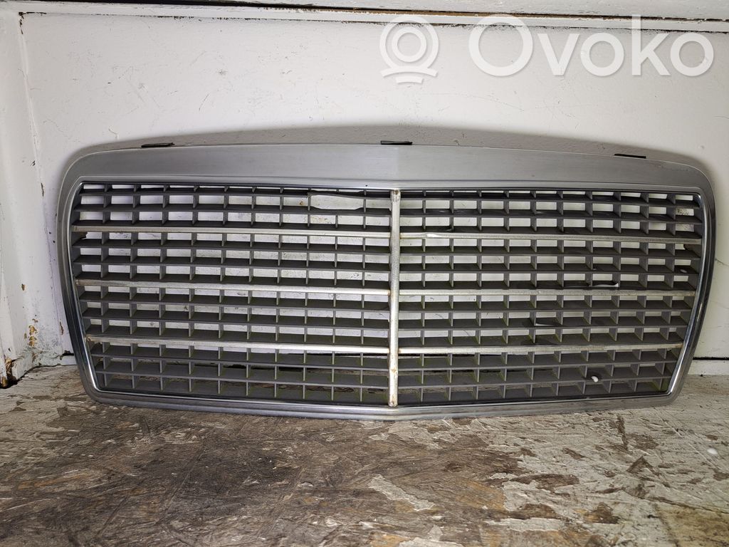 Mercedes-Benz E W124 Front grill 