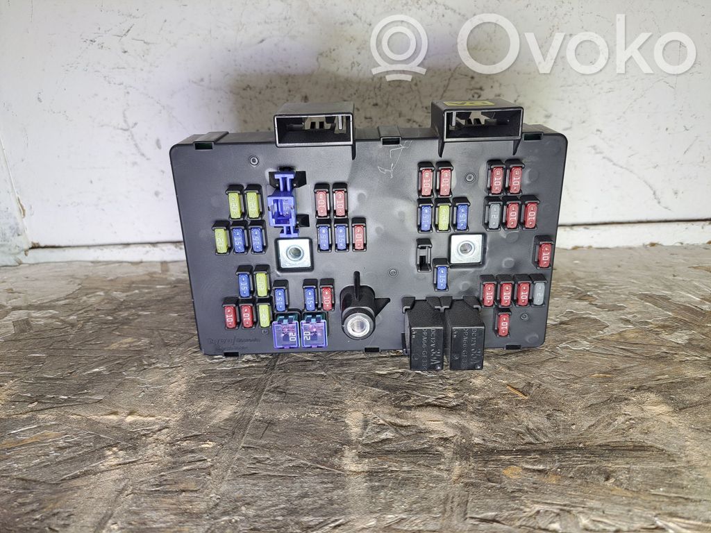 Opel Antara Módulo de fusible 