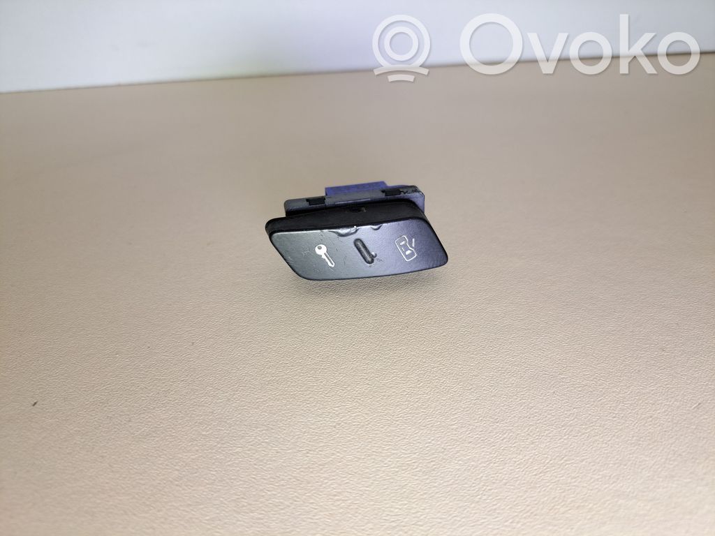 Volkswagen Golf V Central locking switch button 