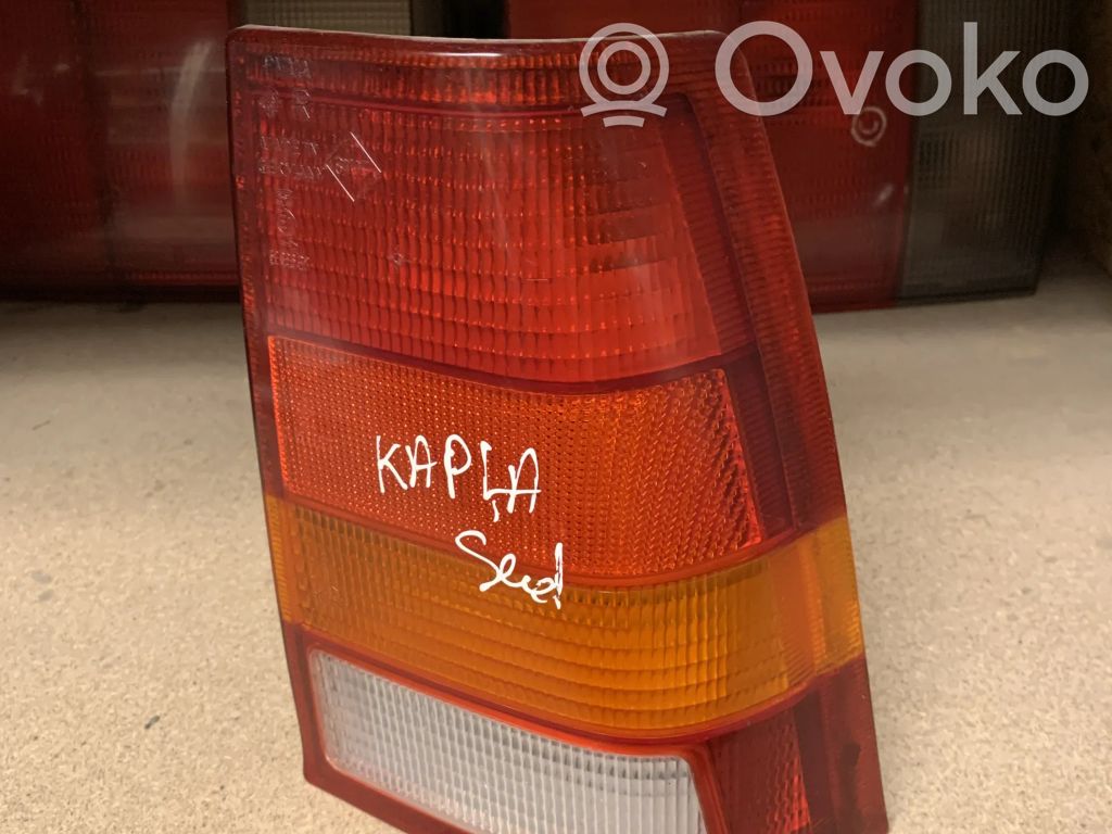 Opel Kadett E Задний фонарь в кузове 