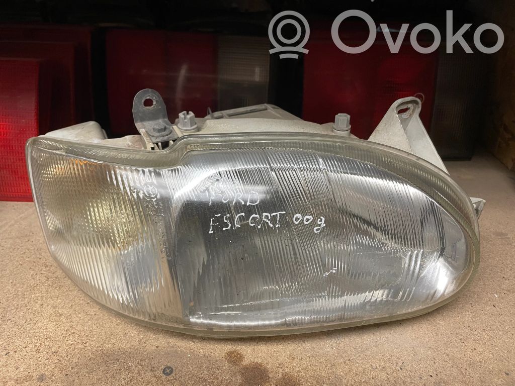 Ford Escort Lampa przednia 