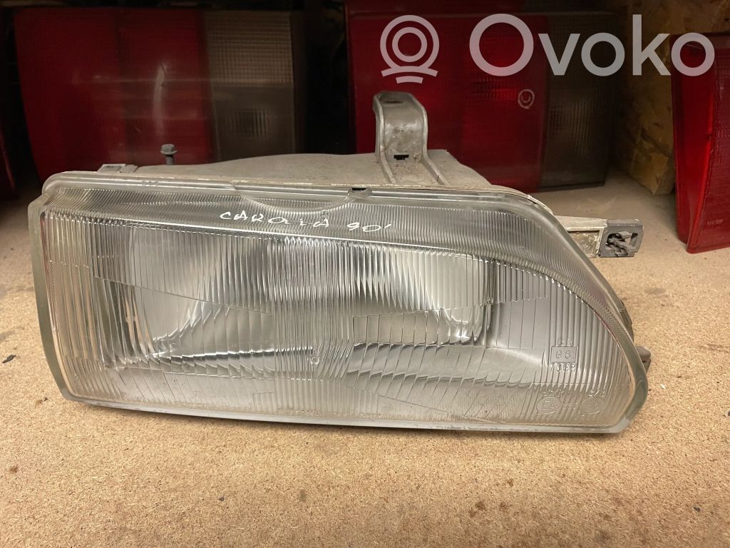 Toyota Corolla E90 Lampa przednia 