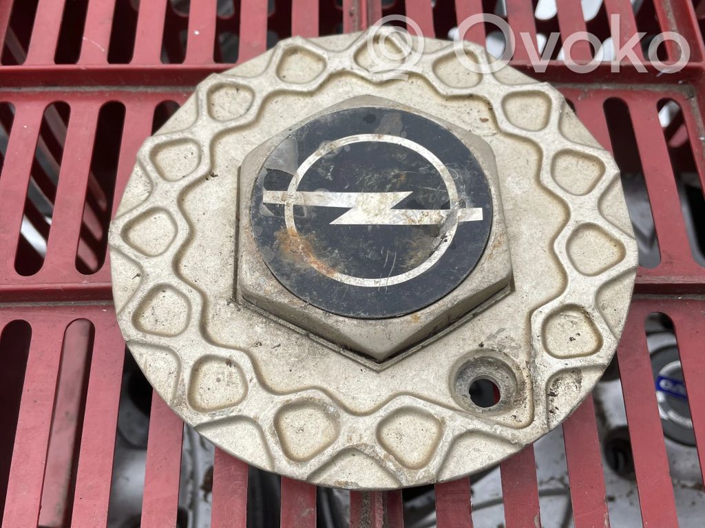 Opel Senator A Rūpnīcas varianta diska centra vāciņš (-i) 