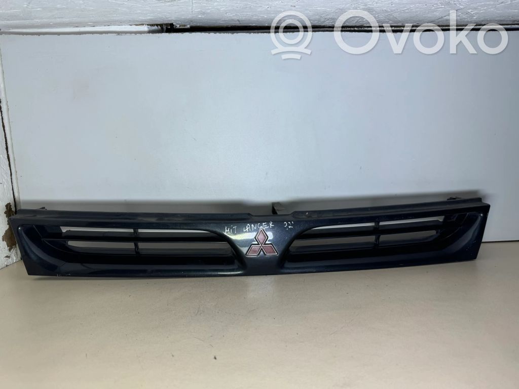 Mitsubishi Lancer Etupuskurin ylempi jäähdytinsäleikkö 
