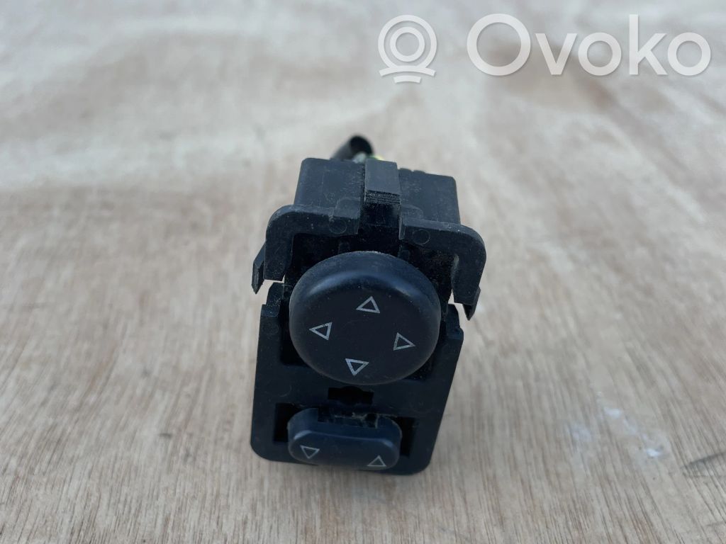 Wing mirror switch