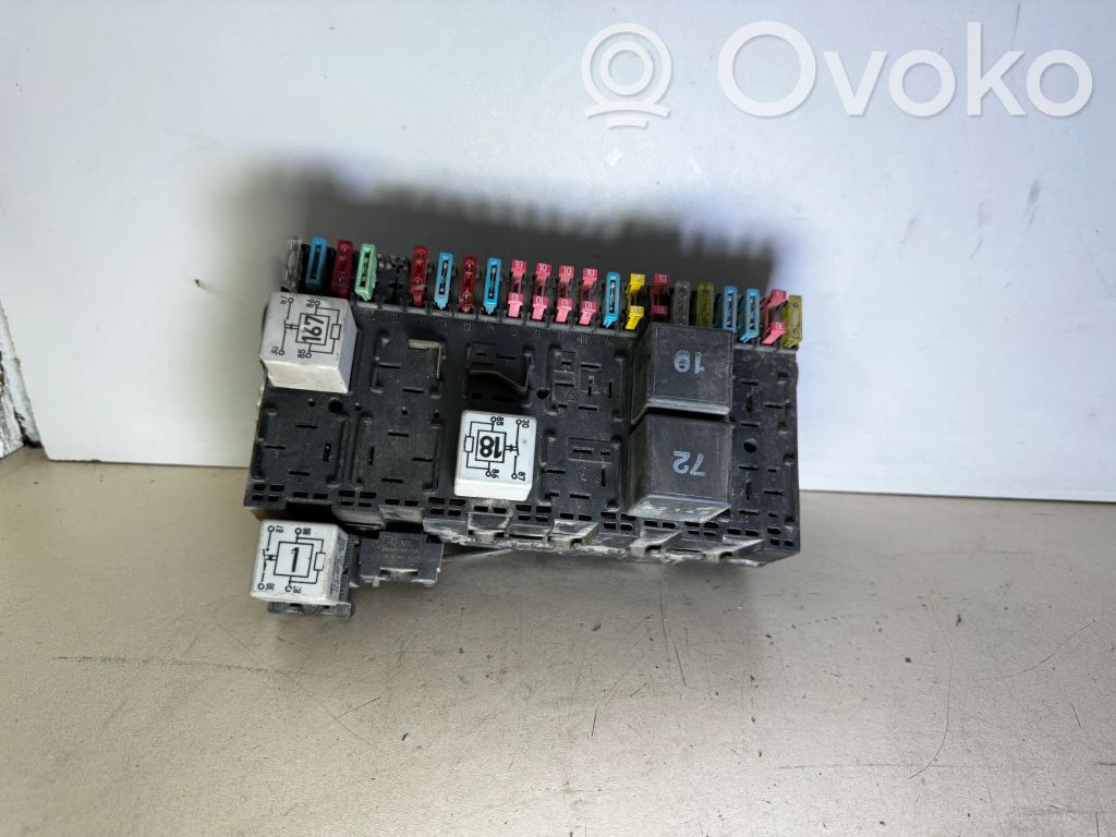 Volkswagen Golf III Module de fusibles 