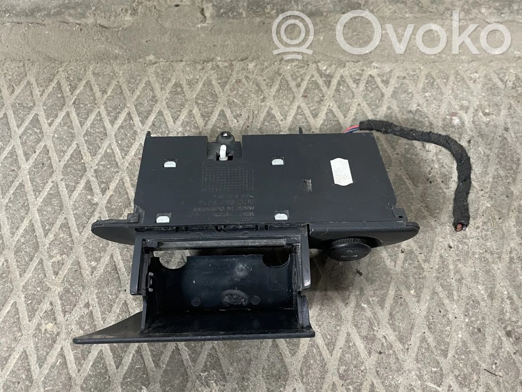 Audi A4 S4 B5 8D Aschenbecher 