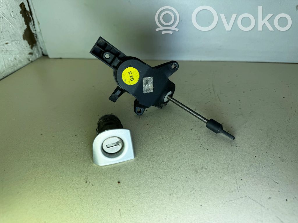 Audi A4 S4 B6 8E 8H Etuoven lukko (kahvan vieressä) 