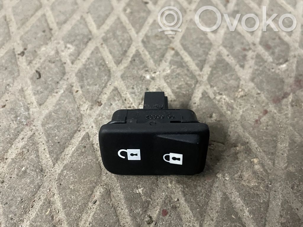 Volvo C30 Central locking switch button 