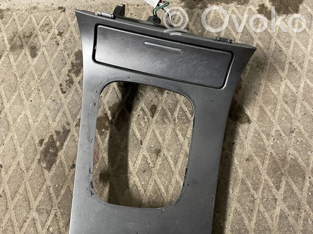 Subaru Outback Verkleidung Aschenbecher 